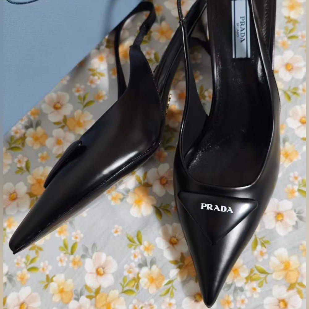 Prada heels - Picture 5 of 7